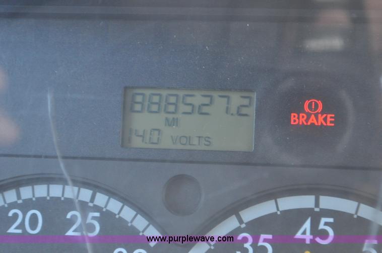 image for item G6441 2007 Sterling A9500 semi truck