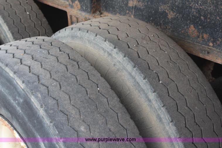 image for item H1341 2000 Benson aluminum end dump trailer