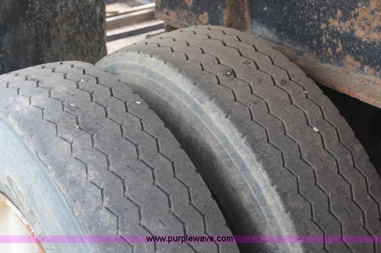 image for item H1341 2000 Benson aluminum end dump trailer