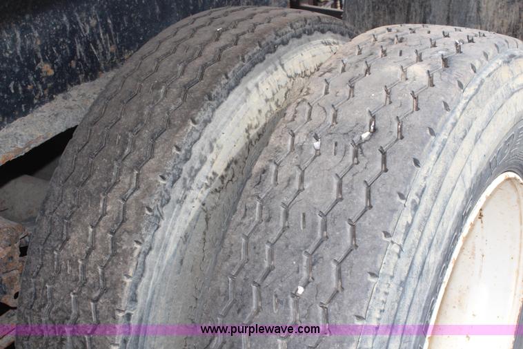 image for item H1341 2000 Benson aluminum end dump trailer