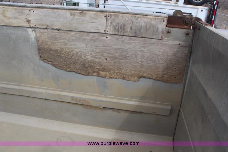 image for item H1341 2000 Benson aluminum end dump trailer