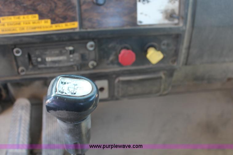 image for item H1439 1995 Kenworth T400B semi truck