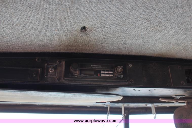 image for item H1439 1995 Kenworth T400B semi truck