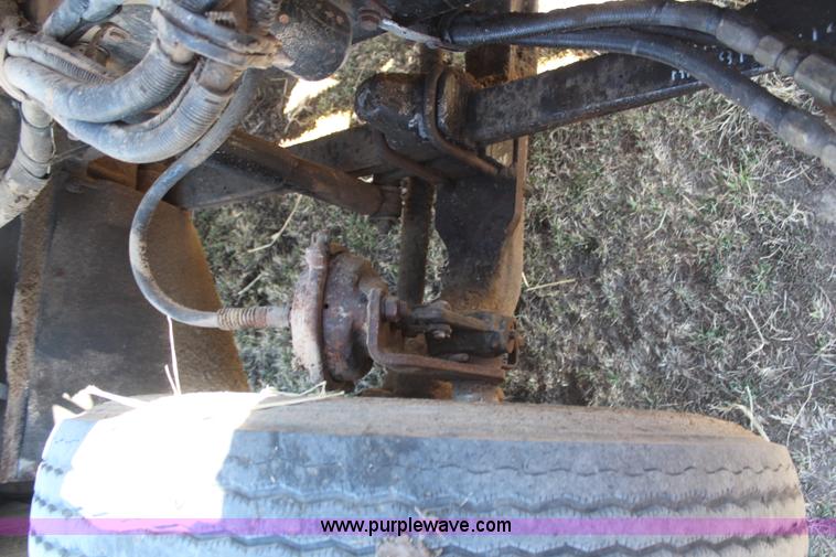 image for item H1439 1995 Kenworth T400B semi truck