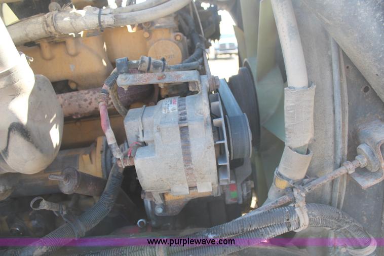 image for item H1439 1995 Kenworth T400B semi truck