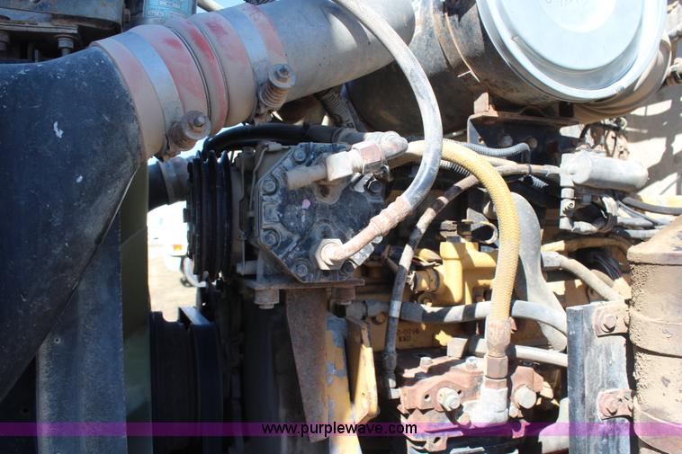 image for item H1439 1995 Kenworth T400B semi truck