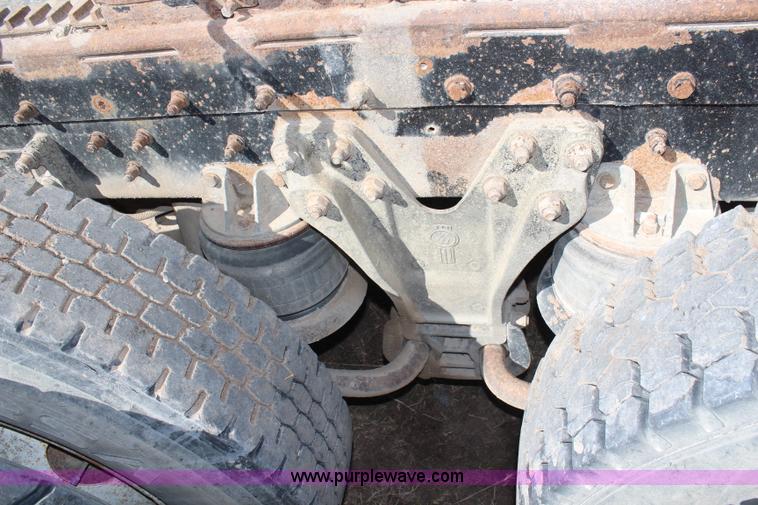 image for item H1439 1995 Kenworth T400B semi truck