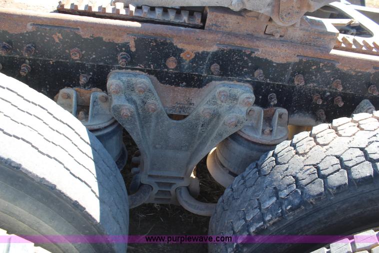 image for item H1439 1995 Kenworth T400B semi truck