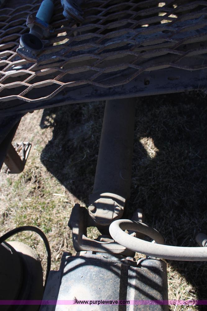 image for item H1439 1995 Kenworth T400B semi truck