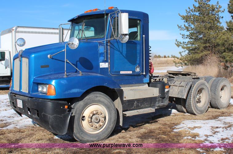 image for item H1447 1990 Kenworth T400A semi truck