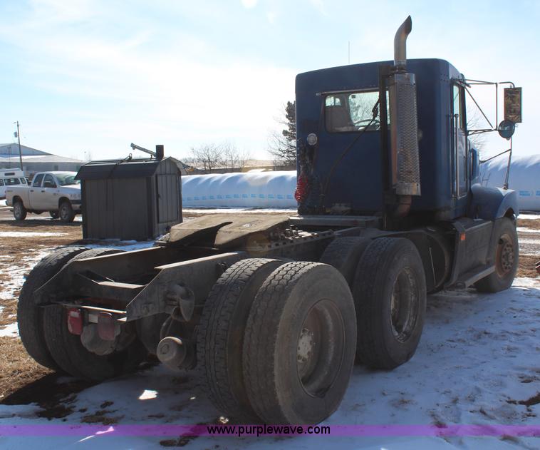 image for item H1447 1990 Kenworth T400A semi truck