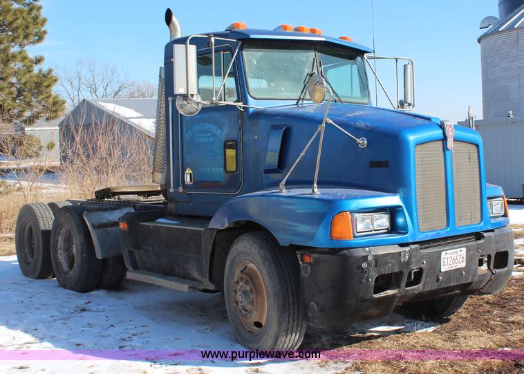 image for item H1447 1990 Kenworth T400A semi truck