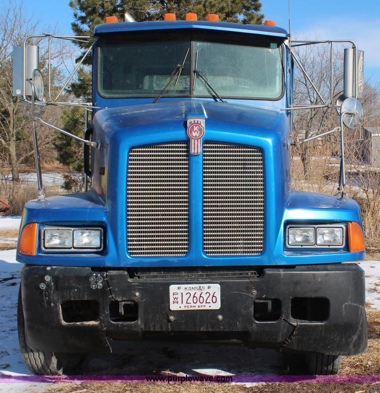 image for item H1447 1990 Kenworth T400A semi truck