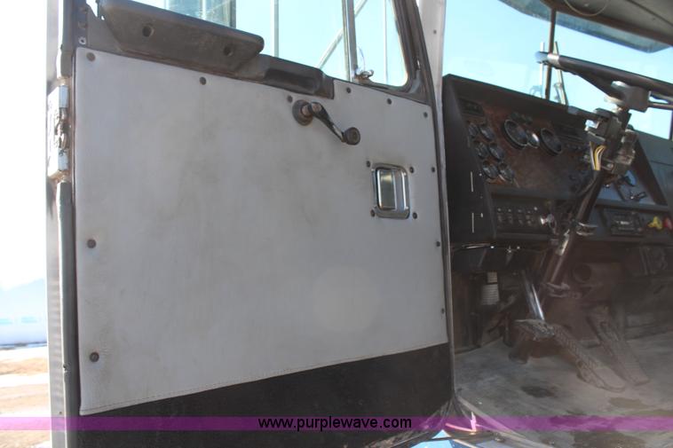 image for item H1447 1990 Kenworth T400A semi truck