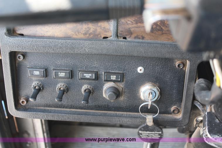 image for item H1447 1990 Kenworth T400A semi truck