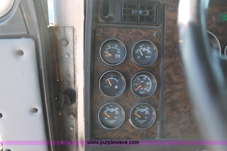 image for item H1447 1990 Kenworth T400A semi truck