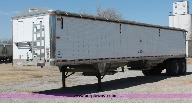 image for item H5746 2008 Wilson DWH550 Pace Setter double hopper bottom grain trailer