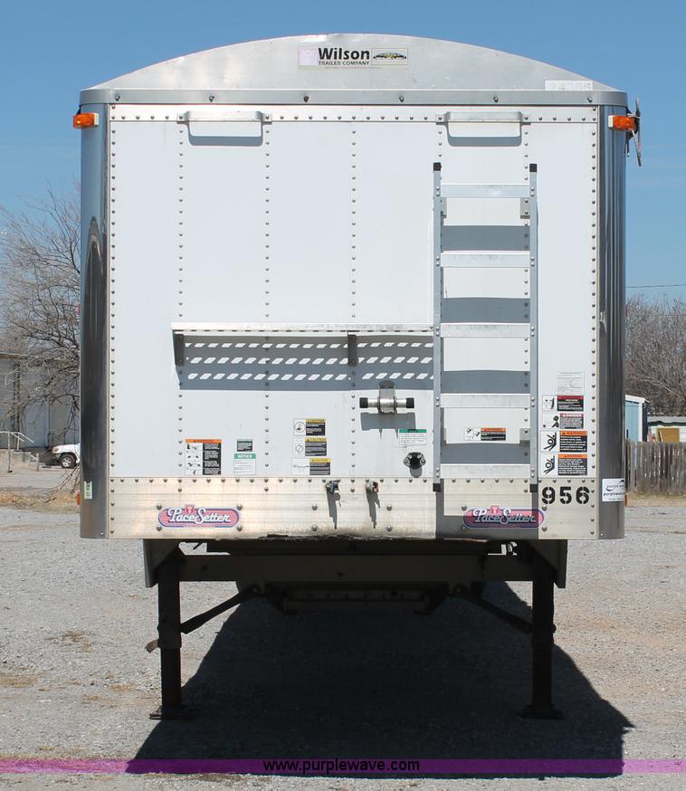 image for item H5746 2008 Wilson DWH550 Pace Setter double hopper bottom grain trailer