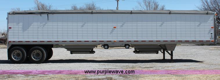 image for item H5746 2008 Wilson DWH550 Pace Setter double hopper bottom grain trailer