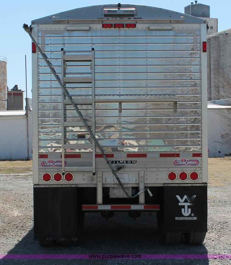 image for item H5746 2008 Wilson DWH550 Pace Setter double hopper bottom grain trailer