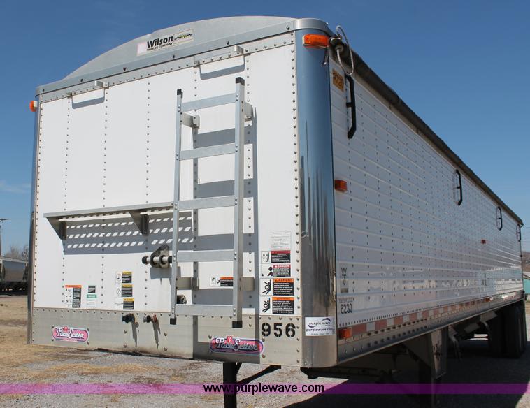 image for item H5746 2008 Wilson DWH550 Pace Setter double hopper bottom grain trailer