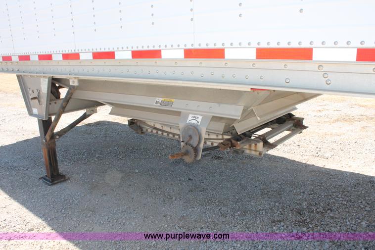 image for item H5746 2008 Wilson DWH550 Pace Setter double hopper bottom grain trailer
