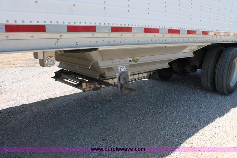 image for item H5746 2008 Wilson DWH550 Pace Setter double hopper bottom grain trailer