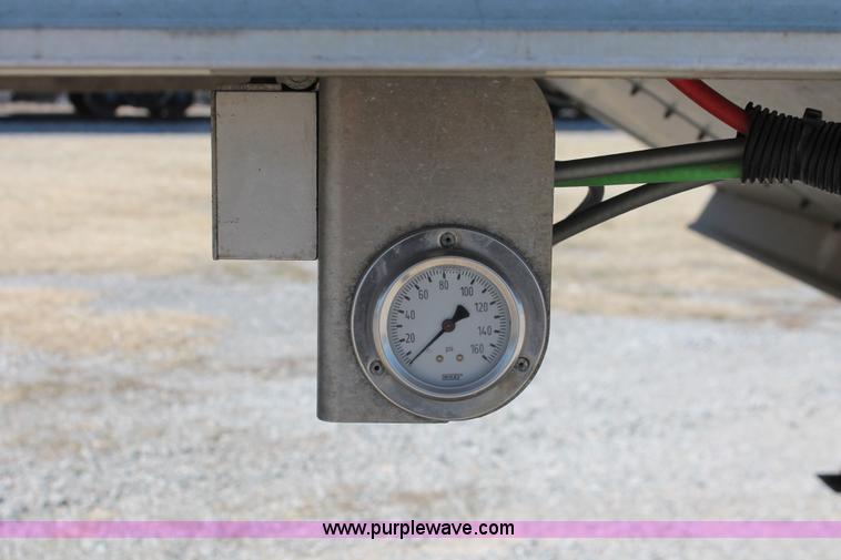 image for item H5746 2008 Wilson DWH550 Pace Setter double hopper bottom grain trailer