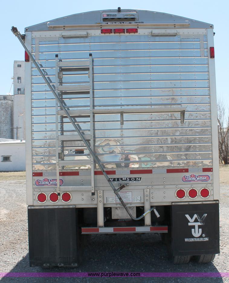 image for item H5746 2008 Wilson DWH550 Pace Setter double hopper bottom grain trailer
