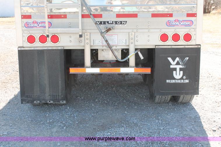image for item H5746 2008 Wilson DWH550 Pace Setter double hopper bottom grain trailer