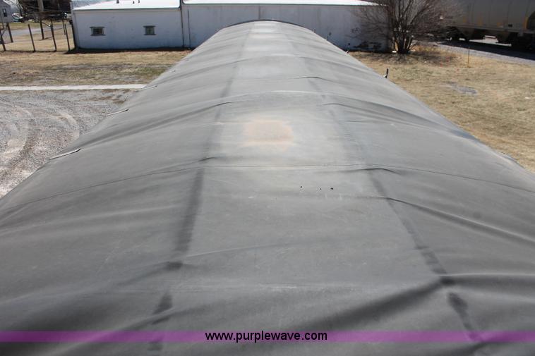 image for item H5746 2008 Wilson DWH550 Pace Setter double hopper bottom grain trailer