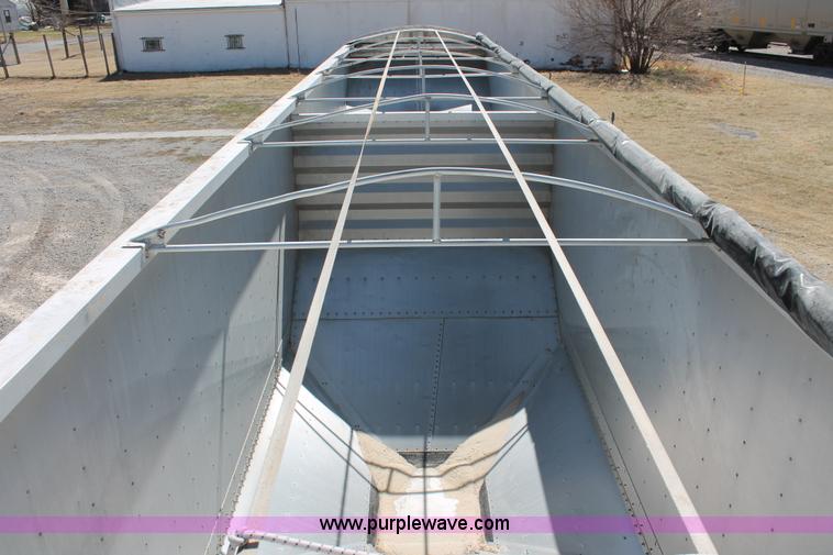 image for item H5746 2008 Wilson DWH550 Pace Setter double hopper bottom grain trailer