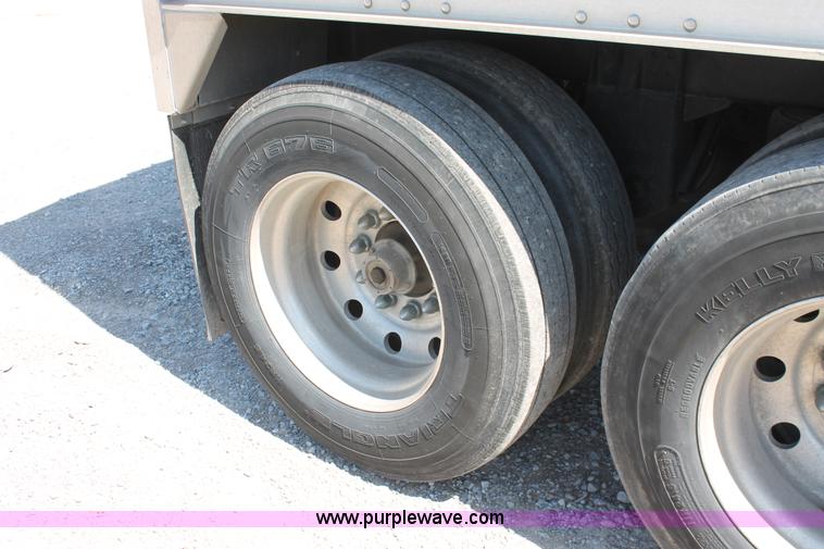 image for item H5746 2008 Wilson DWH550 Pace Setter double hopper bottom grain trailer