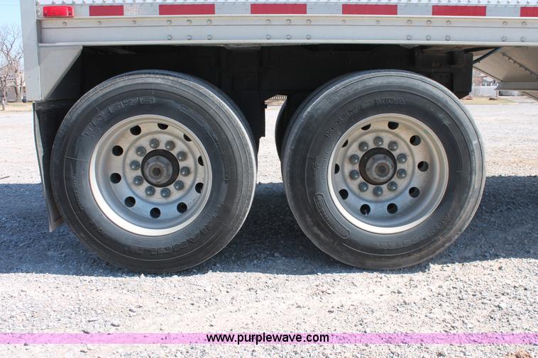 image for item H5746 2008 Wilson DWH550 Pace Setter double hopper bottom grain trailer