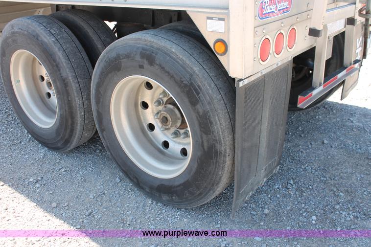 image for item H5746 2008 Wilson DWH550 Pace Setter double hopper bottom grain trailer