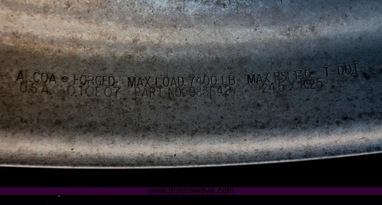 image for item H5746 2008 Wilson DWH550 Pace Setter double hopper bottom grain trailer