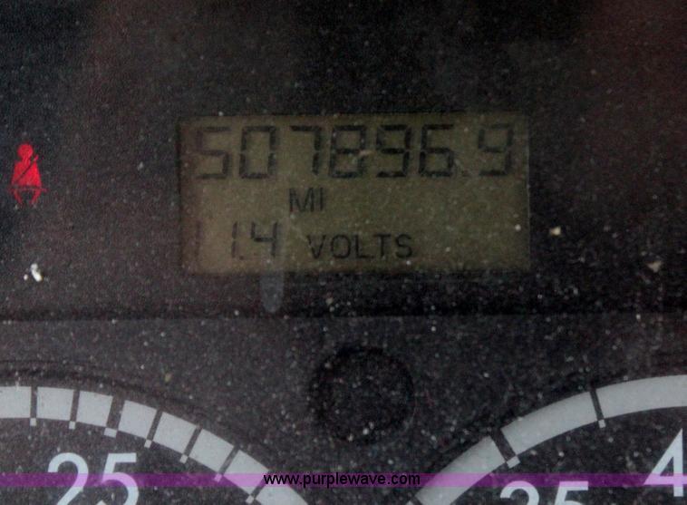 image for item H6226 2002 Freightliner Columbia semi truck