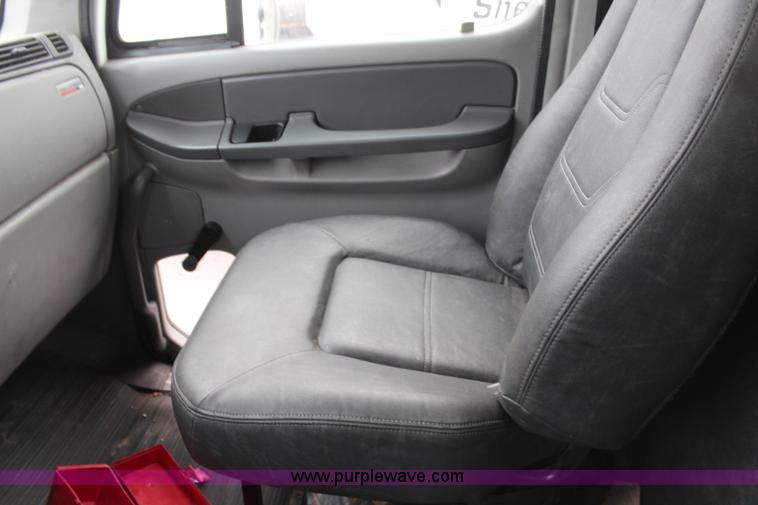 image for item H6226 2002 Freightliner Columbia semi truck