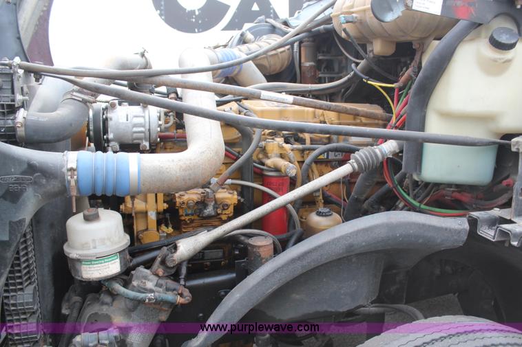 image for item H6226 2002 Freightliner Columbia semi truck