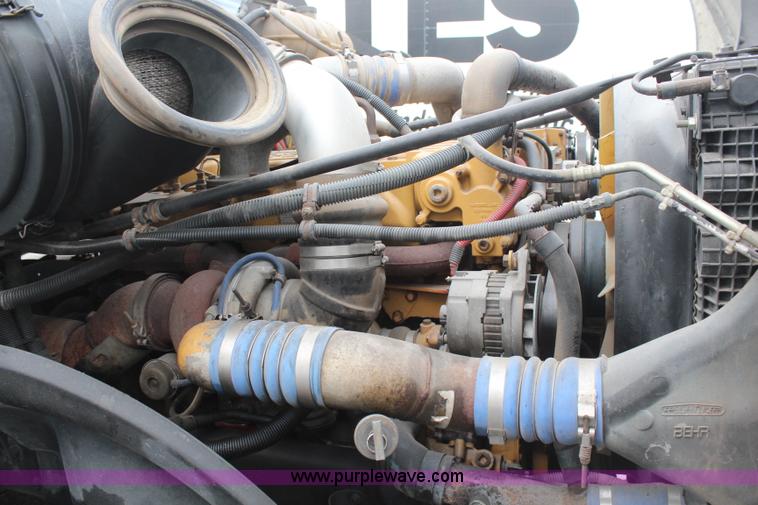 image for item H6226 2002 Freightliner Columbia semi truck