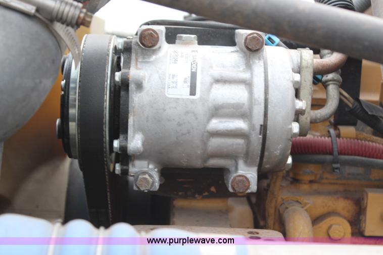 image for item H6226 2002 Freightliner Columbia semi truck