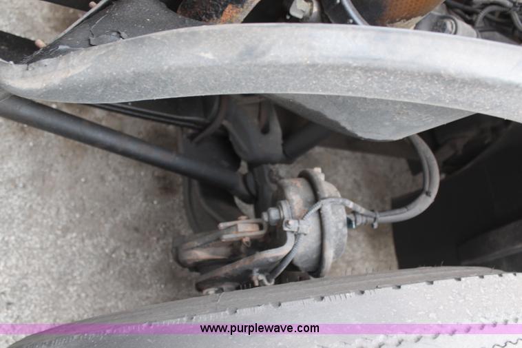 image for item H6226 2002 Freightliner Columbia semi truck