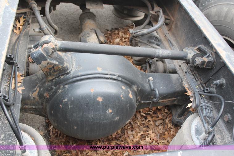 image for item H6226 2002 Freightliner Columbia semi truck