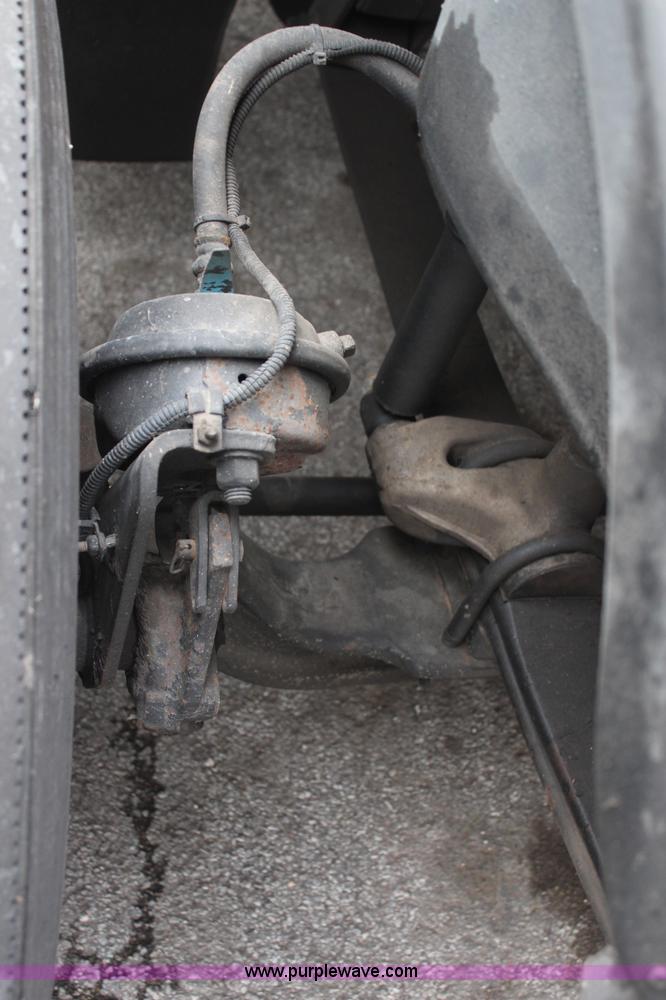 image for item H6226 2002 Freightliner Columbia semi truck