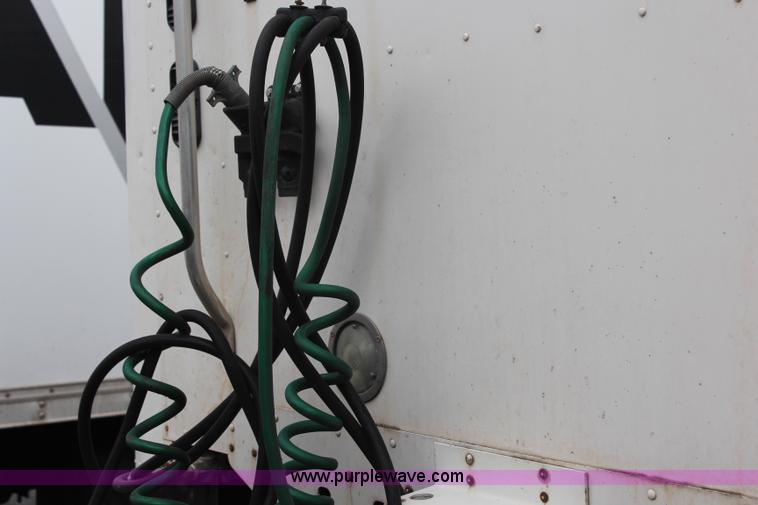 image for item H6226 2002 Freightliner Columbia semi truck