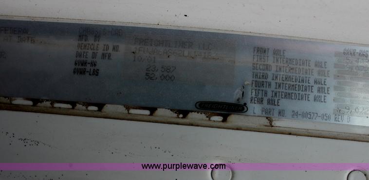 image for item H6226 2002 Freightliner Columbia semi truck