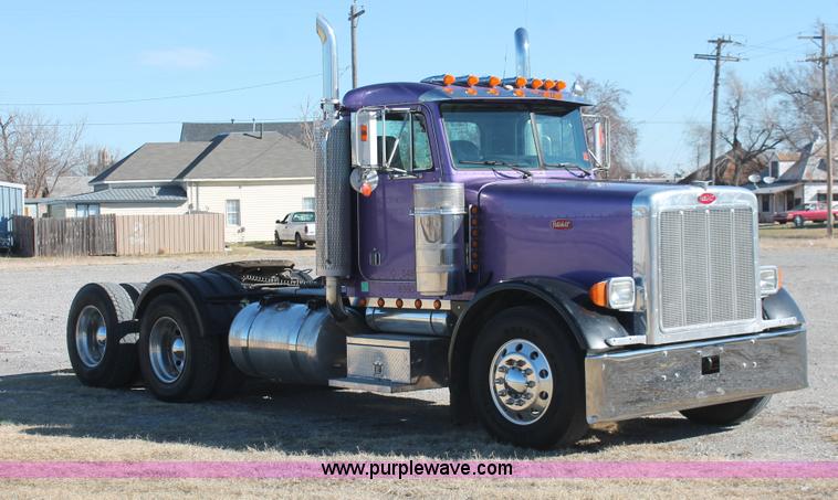 image for item H8277 2005 Peterbilt 379 semi truck