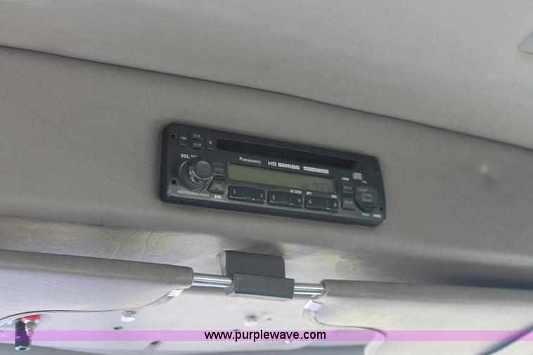 image for item H8277 2005 Peterbilt 379 semi truck