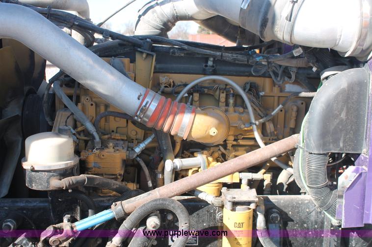 image for item H8277 2005 Peterbilt 379 semi truck