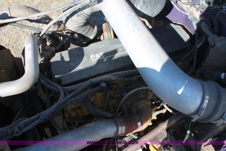 image for item H8277 2005 Peterbilt 379 semi truck